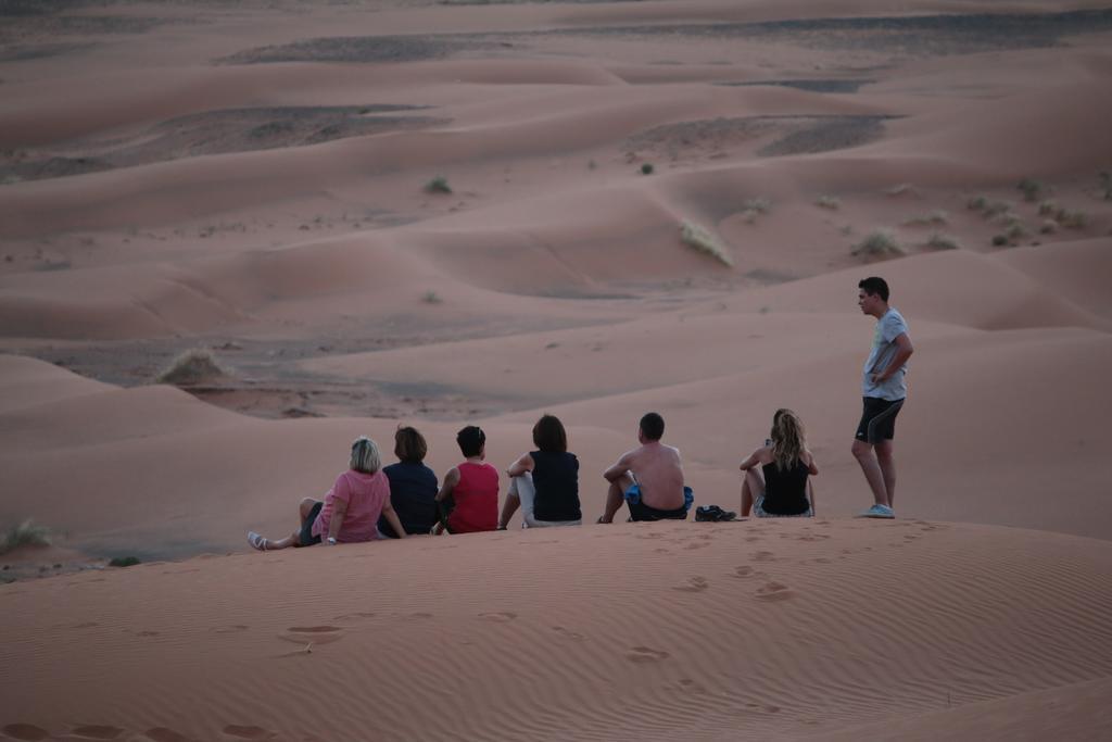 Bivouac Erg Znaigui Hotel Merzouga Eksteriør billede